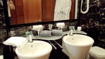 LADY KATANA -  Bathroom